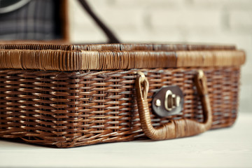 Obraz premium Close up shot of a wooden wicker basket