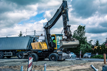 koparka podczas pracy © panoramix777