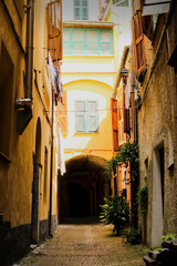 Fototapeta na wymiar Borgo storico di Pieve di Teco risalente al 1400, Liguria, case e architetture
