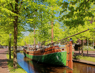 Naklejka premium Kuff im Hauptkanal Papenburg
