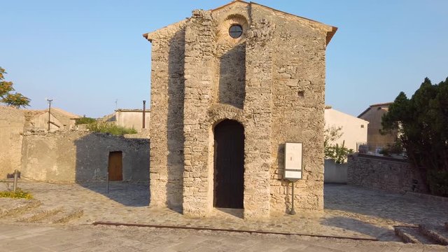 Gerace, un borgo pi&ugrave; bello d'Italia, in Calabria vicino la costa dei Gelsomini. Vista dei vicoli e delle chiese della citt&agrave;