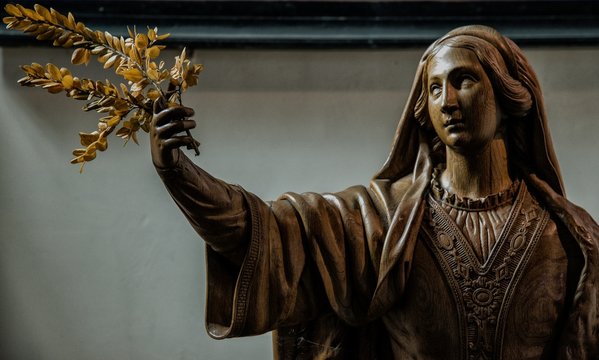 Statue dans l'&eacute;glise Saint-Quentin de Tournai, Belgique