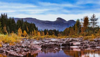 Masyw górski w okolicach Hemsedal w regionie, gminie Buskerud w Norwegii - obrazy, fototapety, plakaty