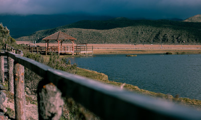 Obraz premium landscape with lagoon and mountains in the background