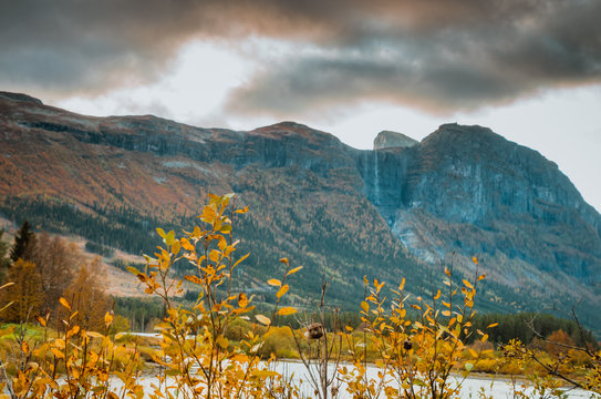 Masyw g&oacute;rski w okolicach Hemsedal w regionie, gminie Buskerud w Norwegii