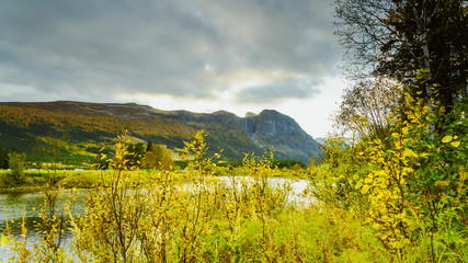 Fototapeta na wymiar Masyw górski w okolicach Hemsedal w regionie, gminie Buskerud w Norwegii