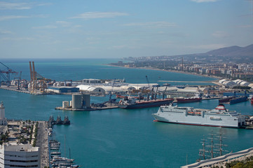 Fototapeta na wymiar Puerto de Málaga, ferry / Malaga port