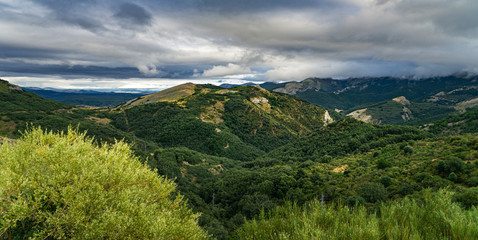 Fototapeta na wymiar Paisaje de las montañas de Palencia