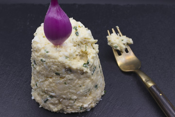 Cauliflower salad with egg without carbohydrates. Ketogenic diet.