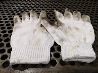 Engineering dirty white cloth gloves