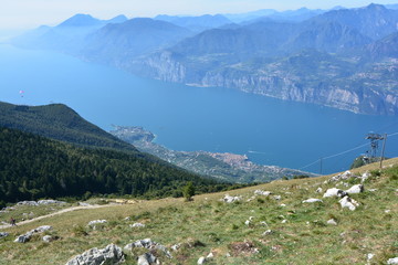 veduta del lago di garda dal monte baldo