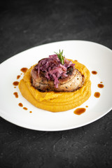 Shoulder pork on sweet potato and red onions