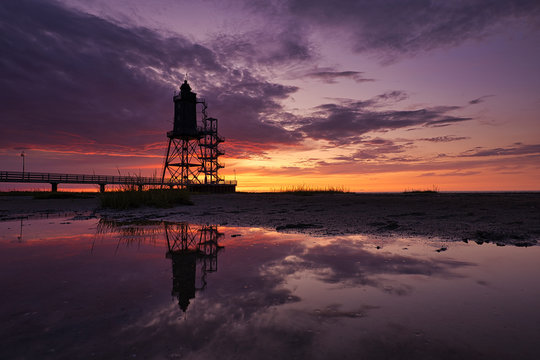 Leuchtturm Obereversand bei Sonnenuntergang 