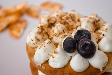 cake with fresh fruits