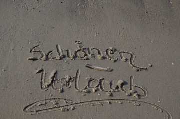 Schrift Schönen Urlaub im Strandsand