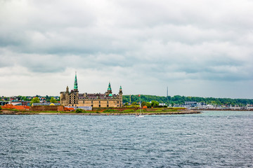 Obraz premium Waterfront view of Kronborg Castle in Elsinore, Denmark