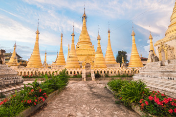 Fototapeta premium pavilion of stupas at myanmar