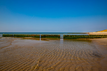 Wellenbrecher am Strand von Kampen