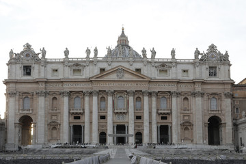Fototapeta na wymiar Saint Peter Square in Vatican City and the Big Basilica