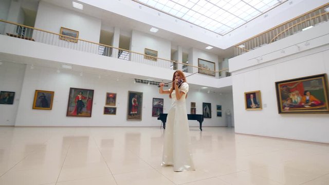 Art gallery with a lady playing the violin professionally
