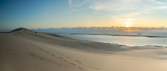 Coucher de soleil sur le Bassin d'Arcachon et la Dune du Pilat