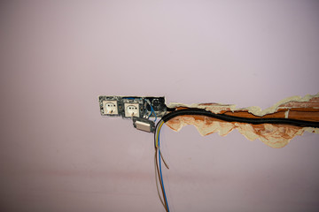 ALBAÑILERIA ROZAS PARA ALARGAR INTERRUPTOR ELECTRICO