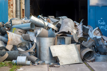 Schrott und Wertstoff 