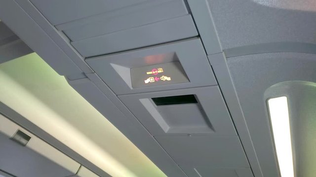 Airplane Fasten Seat Belt Light Turns On And Off