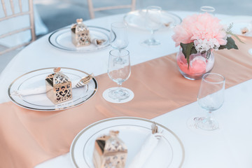 Table Setting Pink and Gold