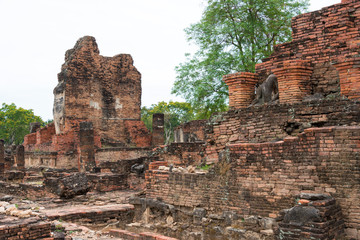 Fototapeta premium Sukhothai, Thailand - Apr 07 2018:Wat Phra Phai Luang in Sukhothai Historical Park, Sukhothai, Thailand. It is part of the World Heritage Site-Historic Town of Sukhothai and Associated Historic Towns.