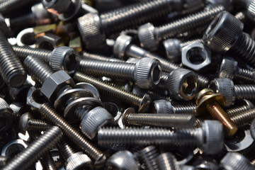 たくさんのボルトとネジ類