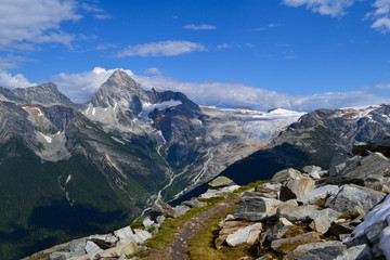 Fototapeta na wymiar trail in Glacier