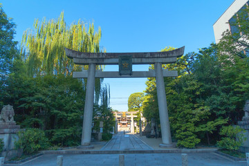 京都、晴明神社の鳥居から見える境内の風景