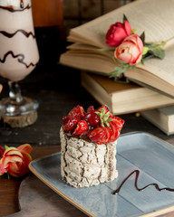 Bizet cake with chocolade and strawberry topping