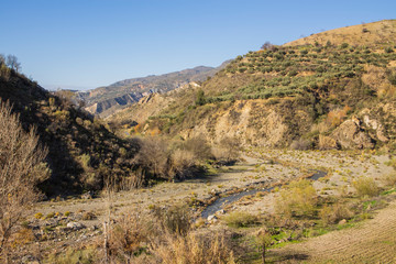 Fototapeta na wymiar paisaje montañoso de la Alpujarra, en el rio Guadalfeo