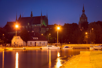 Obraz premium Frombork Basilica seen from the marina