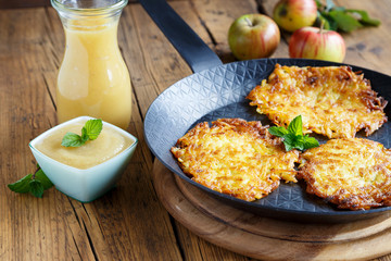 Rösti mit Apfelmus