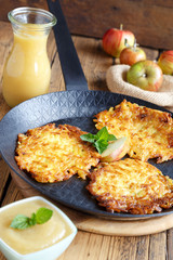 Rösti mit Apfelmus
