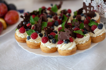 tartlets with quark filling and berries
