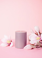 Obraz na płótnie Canvas Delicate flower scented candle over pastel pink background