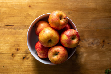 Naklejka na ściany i meble Äpfel in Schale