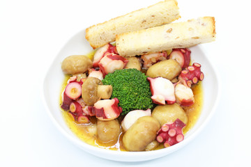 タコとマッシュルームのアヒージョ