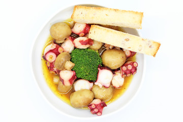 タコとマッシュルームのアヒージョ