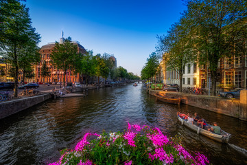Fototapeta na wymiar Amsterdam scene canal 