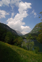 Tennosee - Lago di Tenno – beliebtes Ausflugsziel  oberhalb des nördlichen Gardasees in der Region Trentino im Norden Italiens