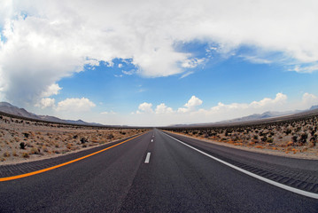 Fototapeta na wymiar Highway 191 in Death Valley between California and Nevada, USA
