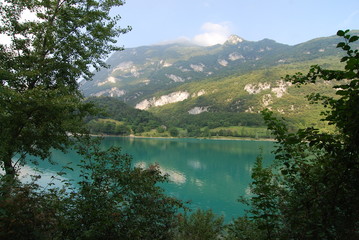 Tennosee - Lago di Tenno – beliebtes Ausflugsziel  oberhalb des nördlichen Gardasees in der Region Trentino im Norden Italiens