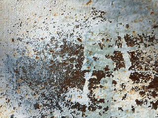 White metal plates that were peeling off the paint. rust is visible from peeling paint. the paint on these plates is uneven and has many scratches.