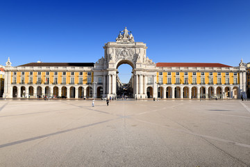 Rua Augusta Arch and statue of King Jose I. next to the Praça do Comércio (Commerce square) in...