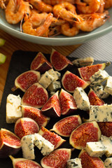 figs and blue cheese for wine close-up